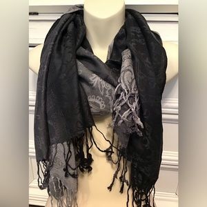 Womens Cashmere Scarf NWOT